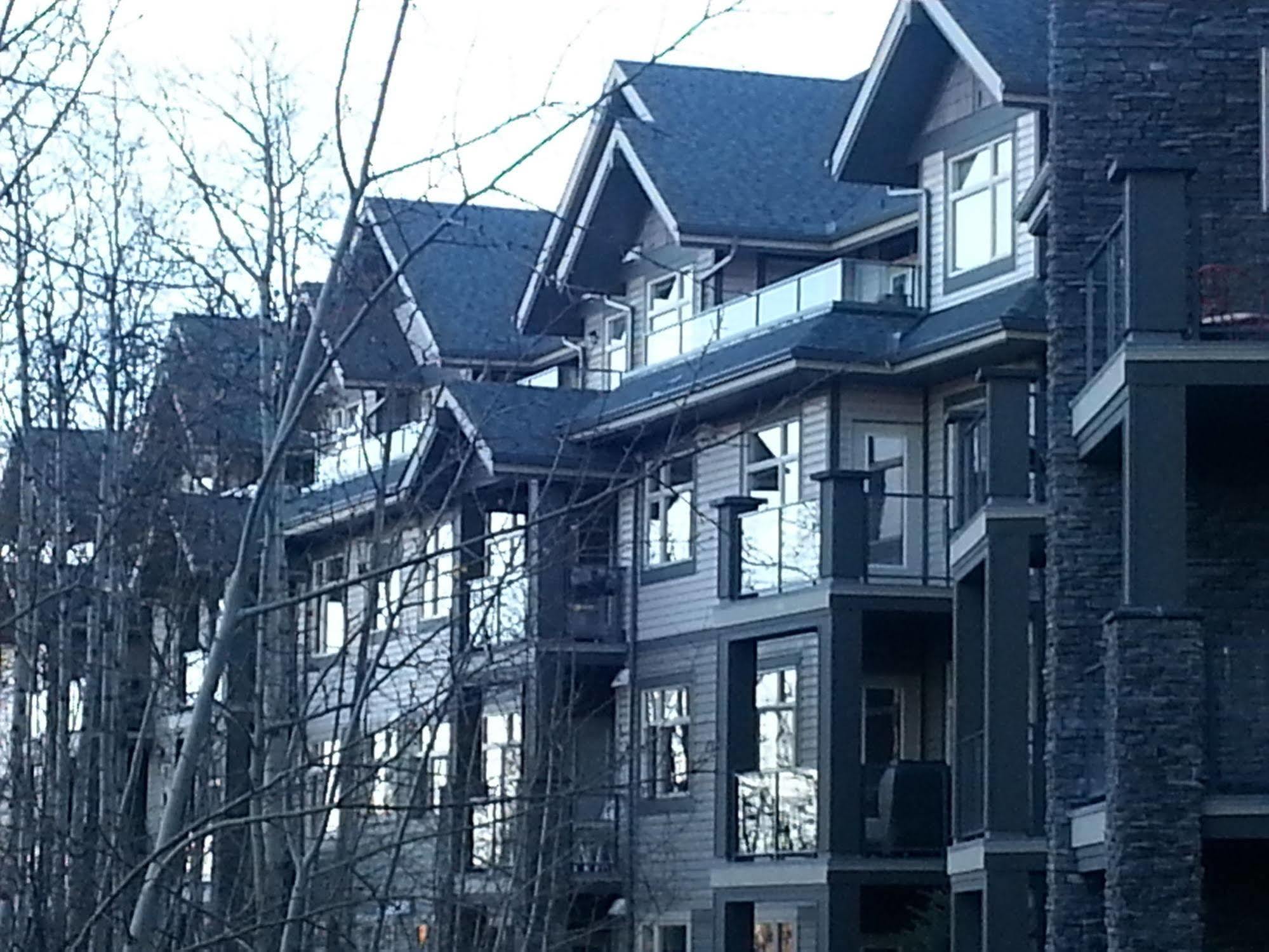 Pinnacle Inn & Suites Aspen カルガリー エクステリア 写真