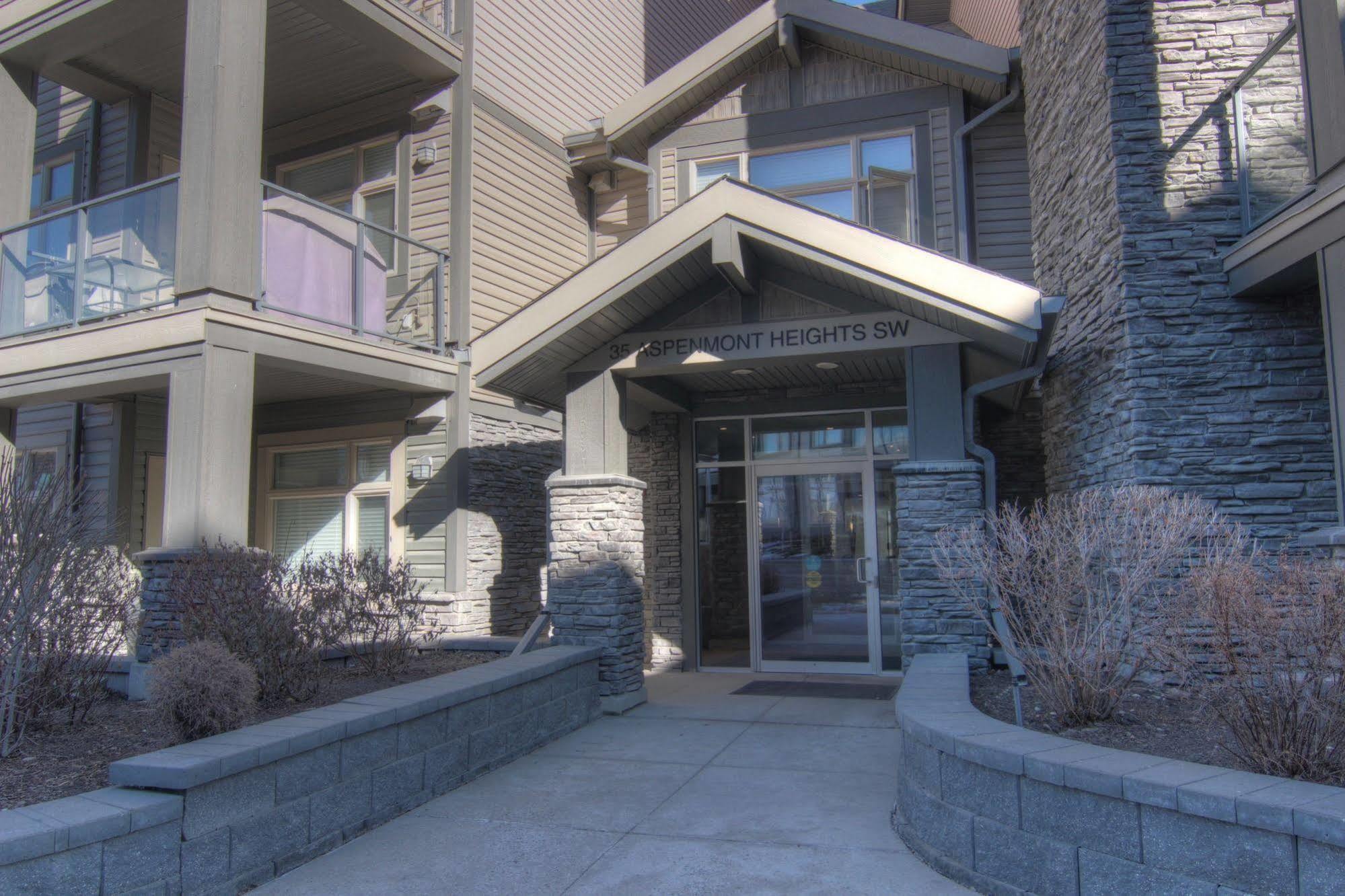 Pinnacle Inn & Suites Aspen カルガリー エクステリア 写真